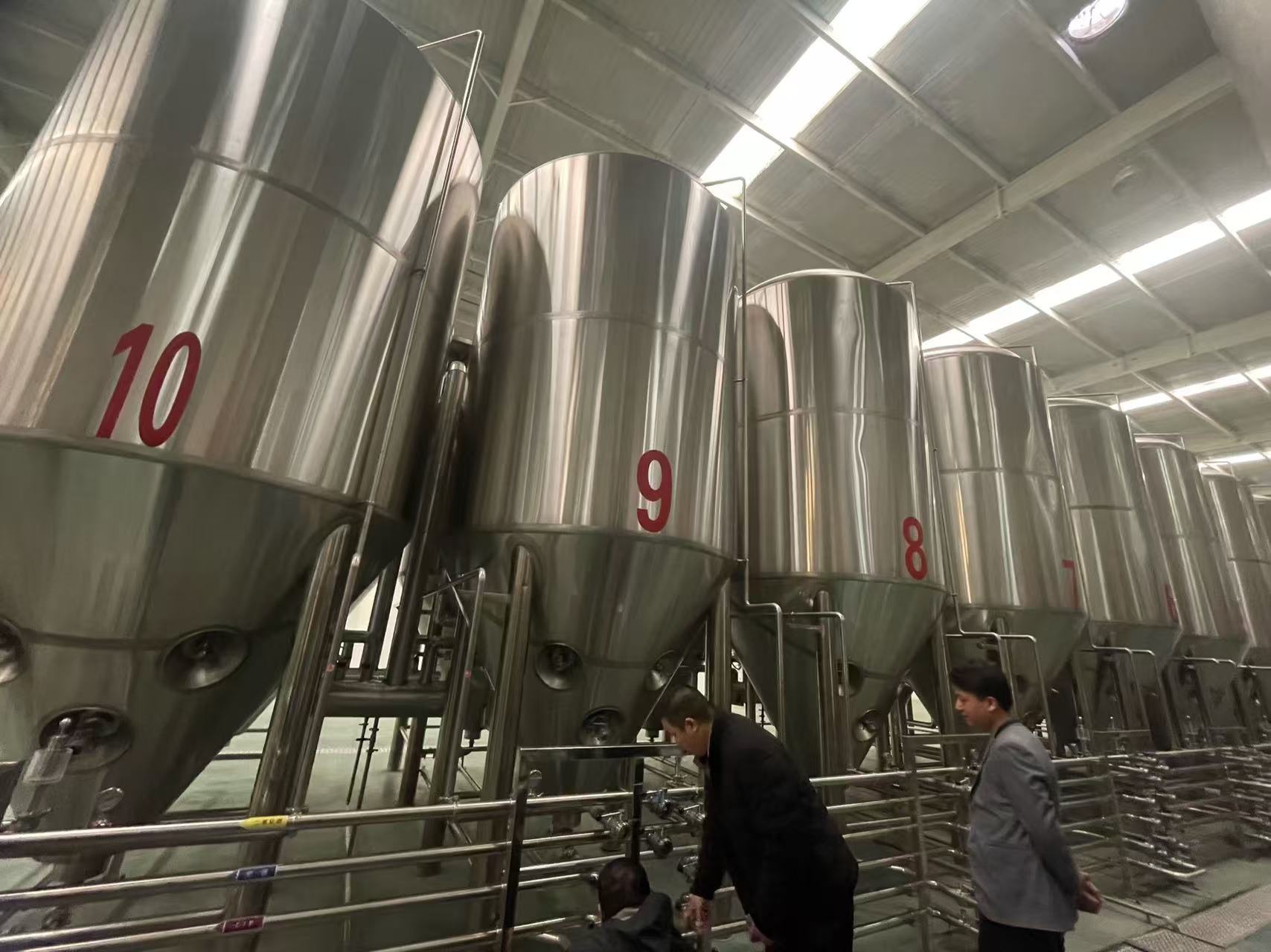 京口精酿啤酒设备厂—平面布置、设备设计、制造、调试、培训等一条龙服务